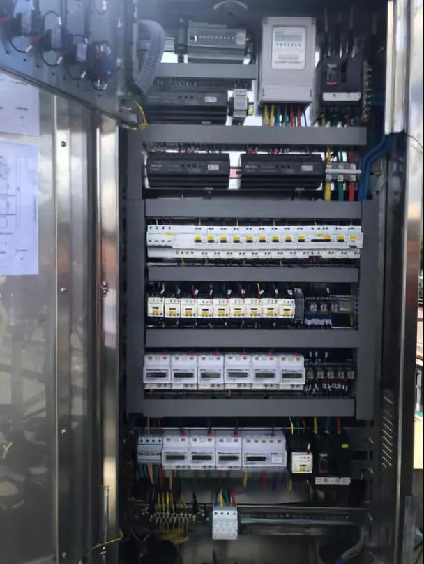 鼎立慧聯(lián)集成云智能控制器DALI模塊、電量采集模塊的配電箱